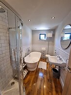 Immaculate 4-bed Private Luxury Lodge Near York