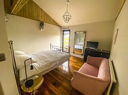 Immaculate 4-bed Private Luxury Lodge Near York