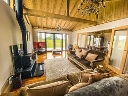 Immaculate 4-bed Private Luxury Lodge Near York