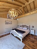 Immaculate 4-bed Private Luxury Lodge Near York