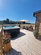 Immaculate 4-bed Private Luxury Lodge Near York