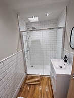 Immaculate 4-bed Private Luxury Lodge Near York