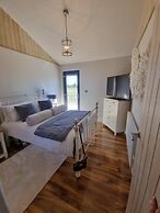 Immaculate 4-bed Private Luxury Lodge Near York