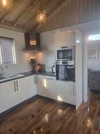 Immaculate 4-bed Private Luxury Lodge Near York