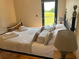 Immaculate 4-bed Private Luxury Lodge Near York