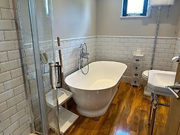 Immaculate 4-bed Private Luxury Lodge Near York