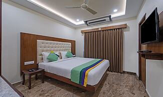 Treebo Aaravi Residency, 800 Mtrs From Promenade Beach