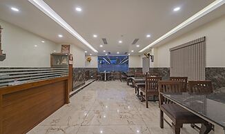 Treebo Aaravi Residency, 800 Mtrs From Promenade Beach