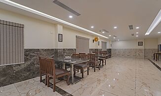 Treebo Aaravi Residency, 800 Mtrs From Promenade Beach