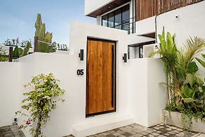 Baliwood Residence Villas by BREIG