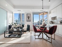 Stallion Suites - Entertainment District