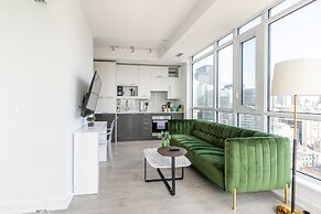 Stallion Suites - Entertainment District