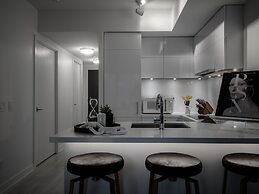 Stallion Suites Yorkville