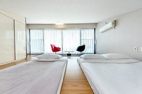 Jeju Bom Stay & Art Gallery