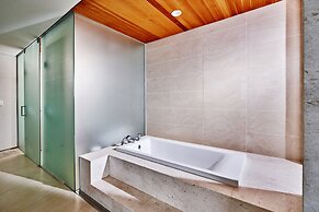 Jeju Bom Stay & Art Gallery