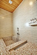 Jeju Bom Stay & Art Gallery