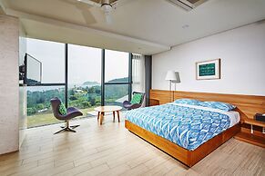 Jeju Bom Stay & Art Gallery