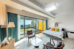 Jeju Bom Stay & Art Gallery