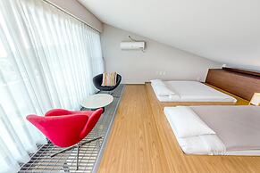 Jeju Bom Stay & Art Gallery