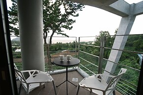 Jeju Bom Stay & Art Gallery