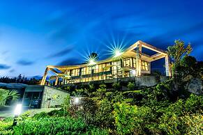 Jeju Bom Stay & Art Gallery