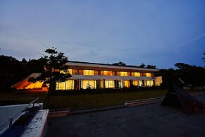 Jeju Bom Stay & Art Gallery