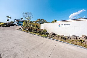 Jeju Bom Stay & Art Gallery