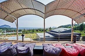 Jeju Bom Stay & Art Gallery