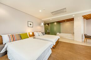 Jeju Bom Stay & Art Gallery