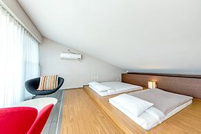 Jeju Bom Stay & Art Gallery