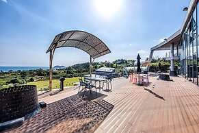 Jeju Bom Stay & Art Gallery