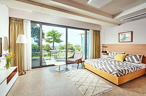 Jeju Bom Stay & Art Gallery