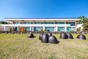 Jeju Bom Stay & Art Gallery