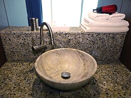 Jeju Bom Stay & Art Gallery