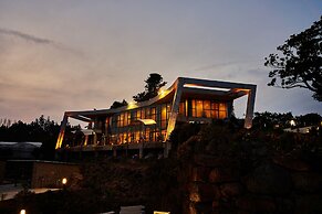 Jeju Bom Stay & Art Gallery