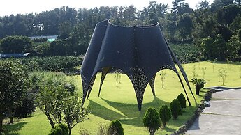 Jeju Bom Stay & Art Gallery