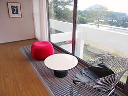 Jeju Bom Stay & Art Gallery