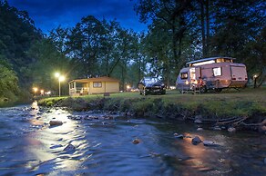 Merry Pebbles Resort & Caravan Park