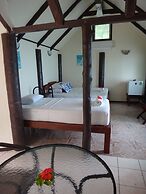 Va-i-moana Seaside Lodge