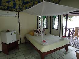 Va-i-moana Seaside Lodge