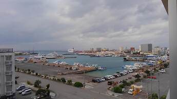 Hotel Peace Island Ishigaki in Yashima