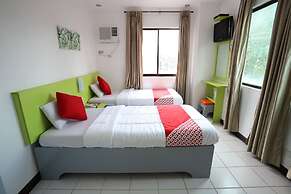 OYO 210 Apple Tree Suites