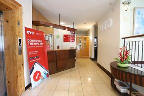 OYO 210 Apple Tree Suites