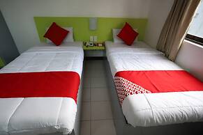 OYO 210 Apple Tree Suites