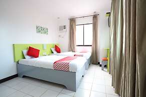 OYO 210 Apple Tree Suites