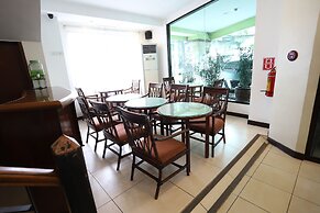 OYO 210 Apple Tree Suites