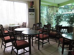 OYO 210 Apple Tree Suites