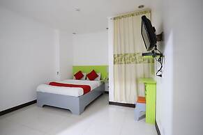OYO 210 Apple Tree Suites