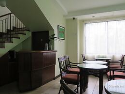 OYO 210 Apple Tree Suites