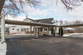 Sybaris Pool Suites Mequon